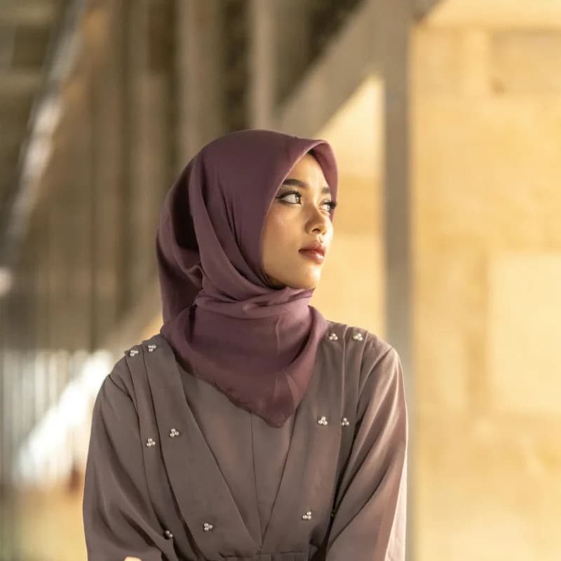 Chic Islamic Women’s Clothing by Aura Essentials